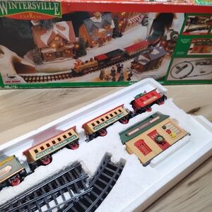 VintageVillage Express Line TrainSet -  Complete 23 Pieces Works !